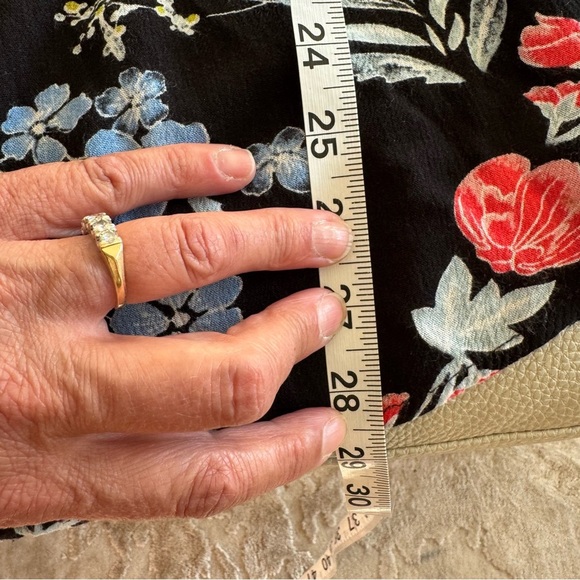 Hilary Radley Floral Drawstring Waist Tunic Top Flowy flowers black -L pleating - Picture 6 of 8